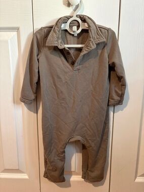 Gunamuna Taupe Fleece collared jumpsuit size 12-18 months